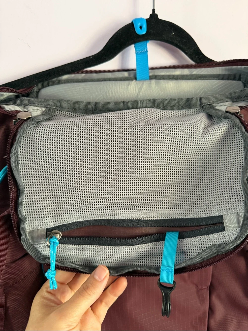 NWOT REI Maroon Ruckpack 18L Camping Hiking Backpack with Turquoise Accents